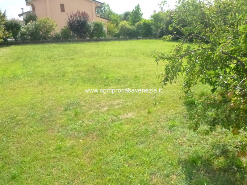 Immagine 3 di Terreno in vendita  in VIA TREFORNI a Paese