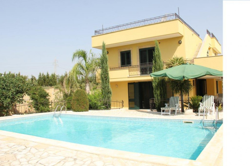 Immagine 2 di Villa in vendita  a Matino