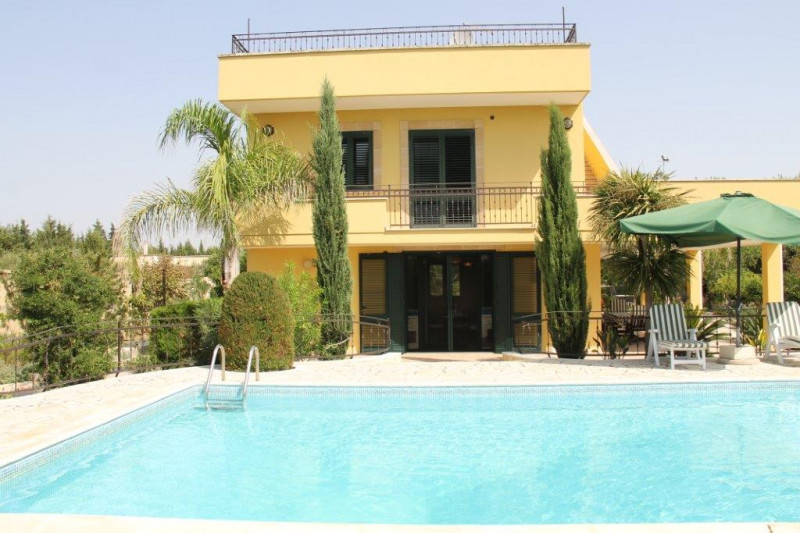 Immagine 4 di Villa in vendita  a Matino