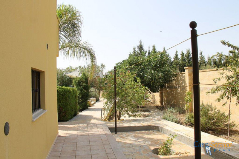 Immagine 19 di Villa in vendita  a Matino