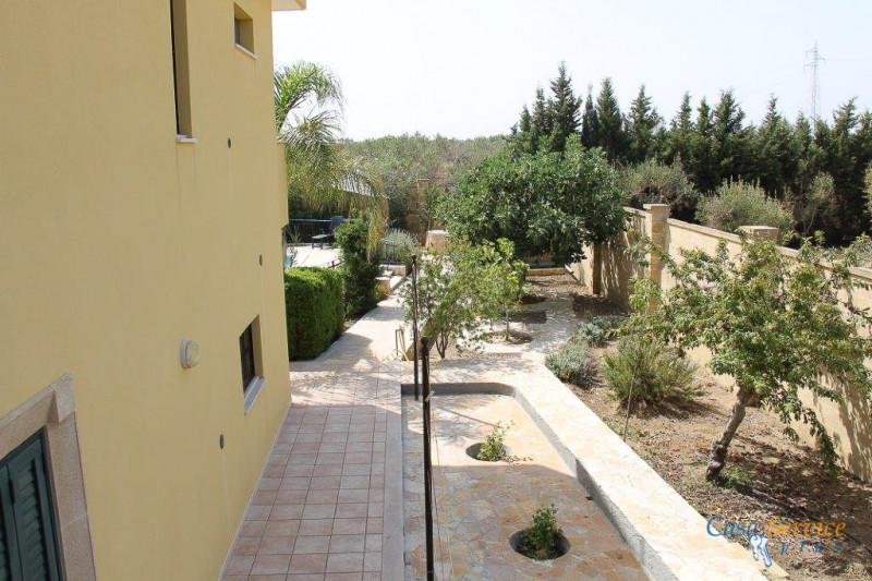 Immagine 33 di Villa in vendita  a Matino