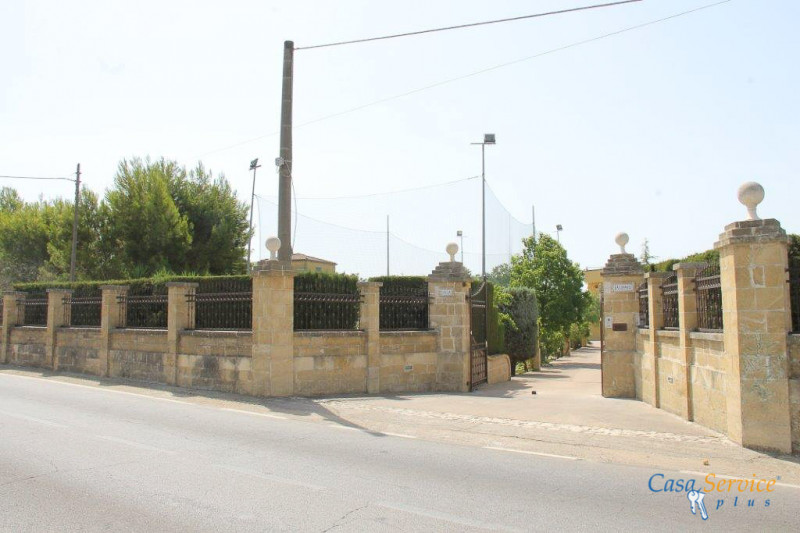 Immagine 35 di Villa in vendita  a Matino