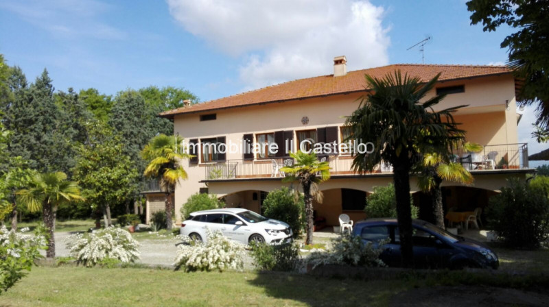 Immagine 3 di Villa in vendita  in via soccorso a Castiglione Del Lago