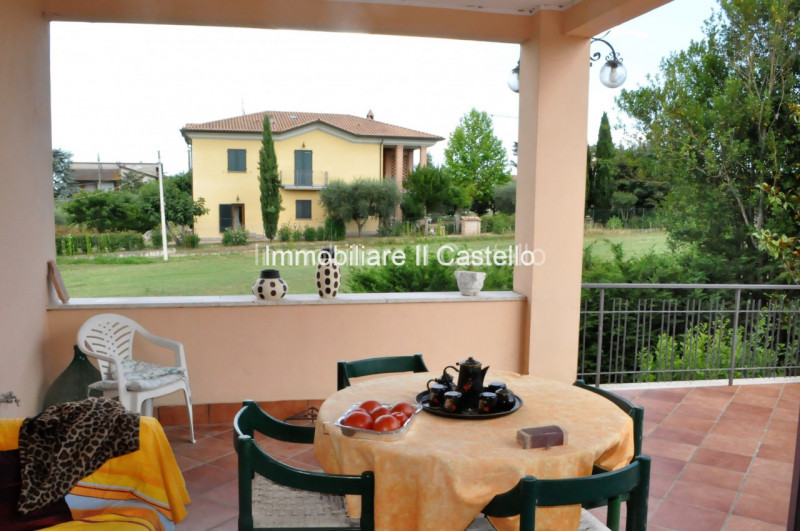 Immagine 8 di Villa in vendita  in via soccorso a Castiglione Del Lago