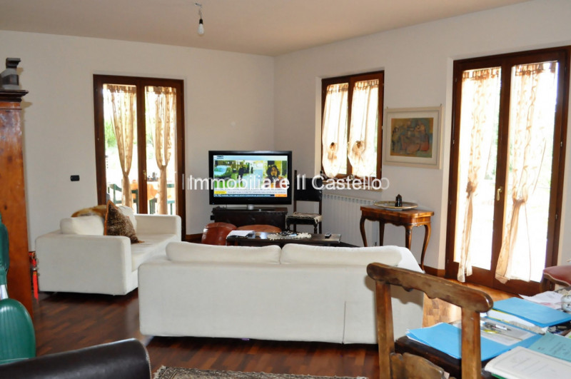 Immagine 9 di Villa in vendita  in via soccorso a Castiglione Del Lago