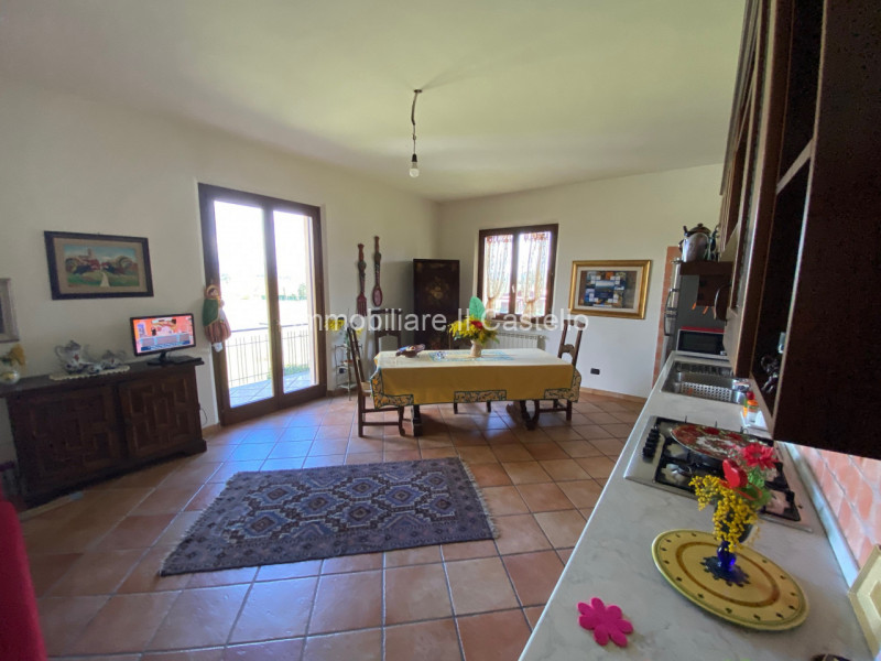 Immagine 10 di Villa in vendita  in via soccorso a Castiglione Del Lago