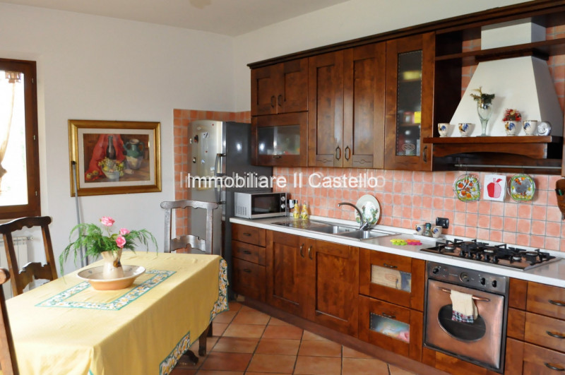 Immagine 13 di Villa in vendita  in via soccorso a Castiglione Del Lago