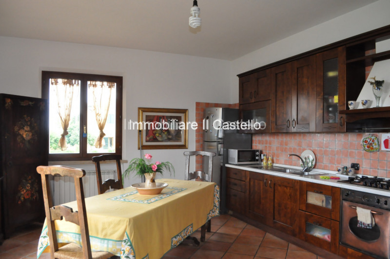 Immagine 14 di Villa in vendita  in via soccorso a Castiglione Del Lago