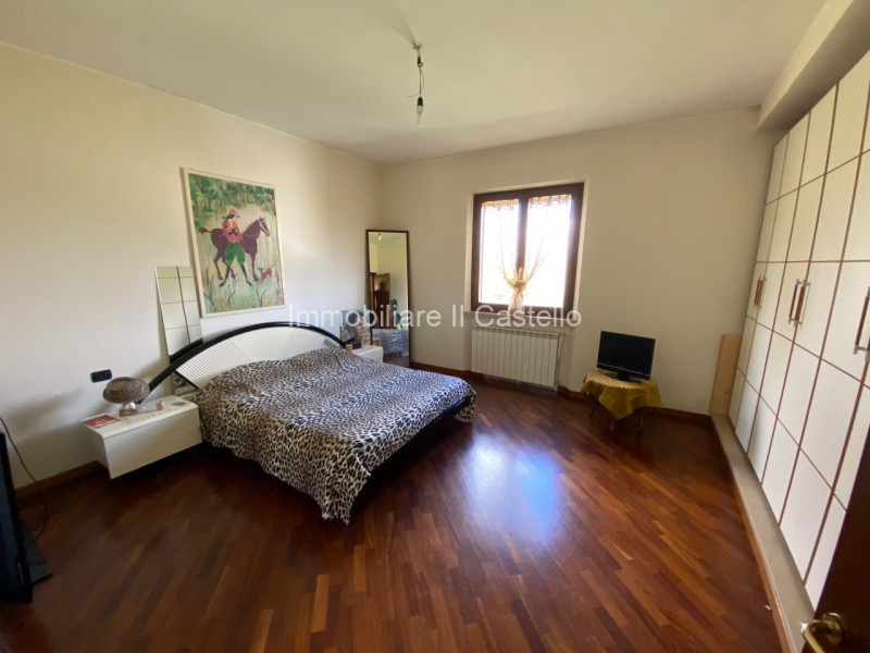 Immagine 17 di Villa in vendita  in via soccorso a Castiglione Del Lago