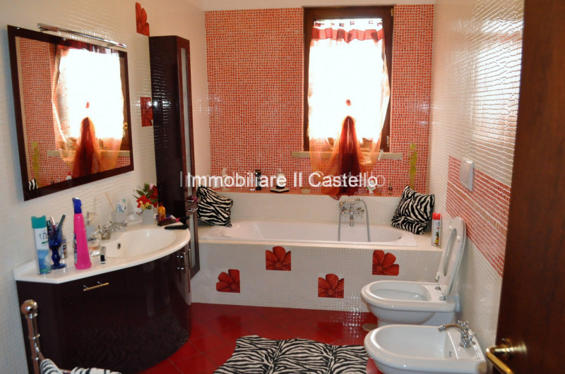 Immagine 20 di Villa in vendita  in via soccorso a Castiglione Del Lago