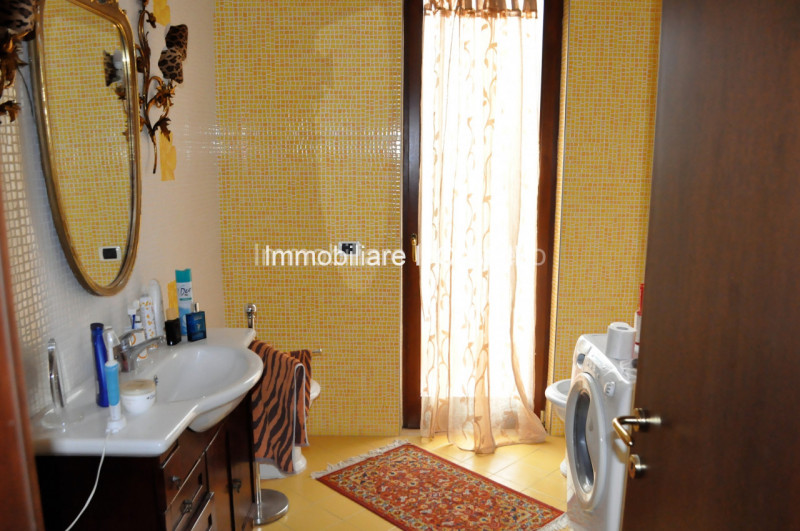 Immagine 21 di Villa in vendita  in via soccorso a Castiglione Del Lago