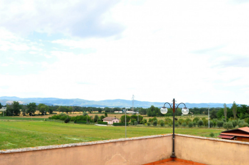 Immagine 26 di Villa in vendita  in via soccorso a Castiglione Del Lago