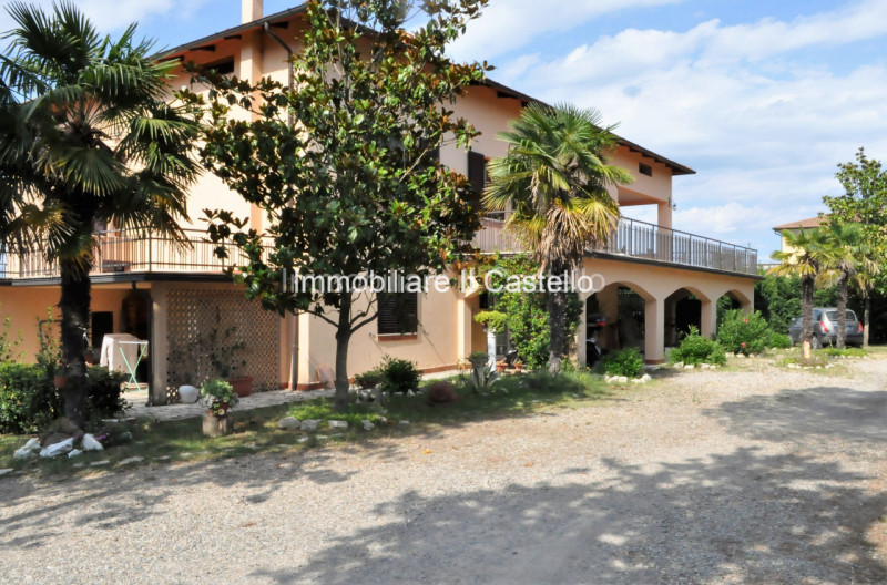 Immagine 29 di Villa in vendita  in via soccorso a Castiglione Del Lago