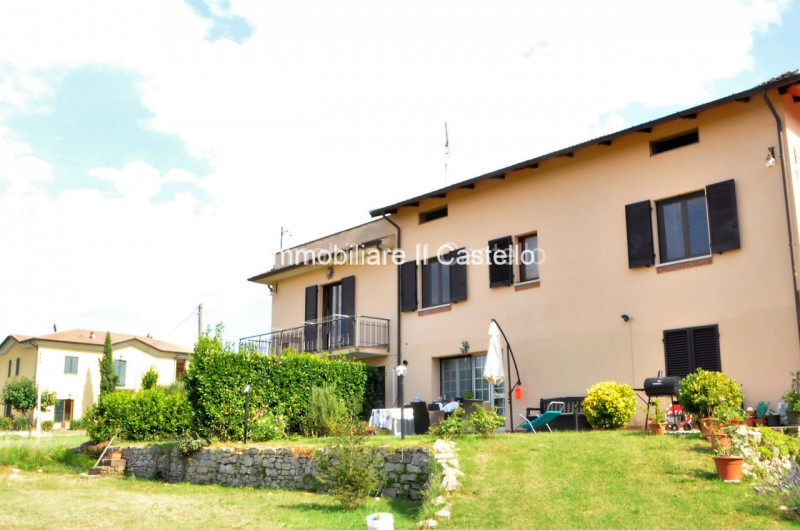 Immagine 30 di Villa in vendita  in via soccorso a Castiglione Del Lago