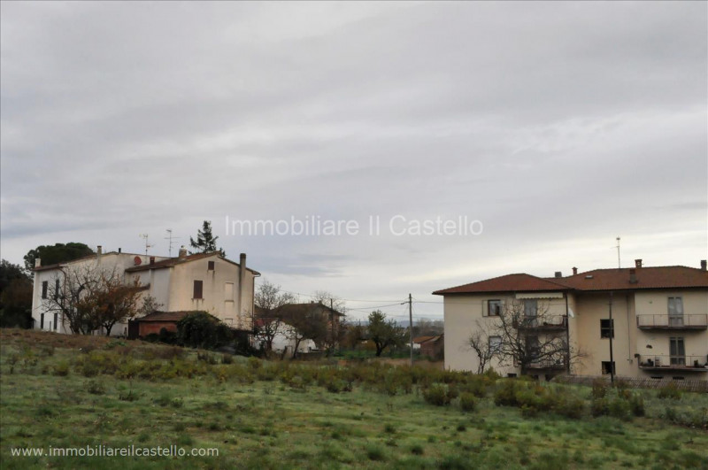 Immagine 3 di Terreno in vendita  a Castiglione Del Lago