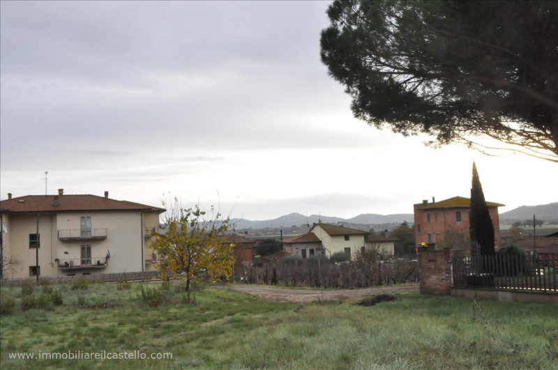 Immagine 4 di Terreno in vendita  a Castiglione Del Lago