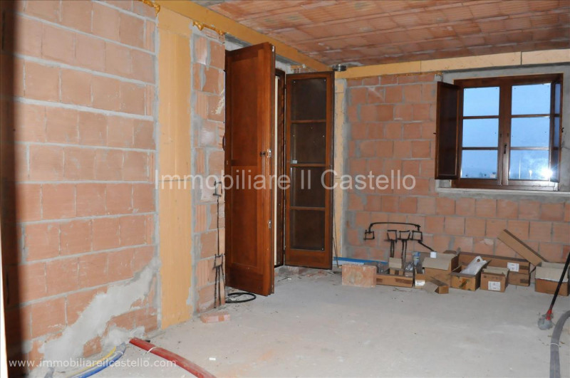 Immagine 7 di Appartamento in vendita  in Via Rasetti a Castiglione Del Lago