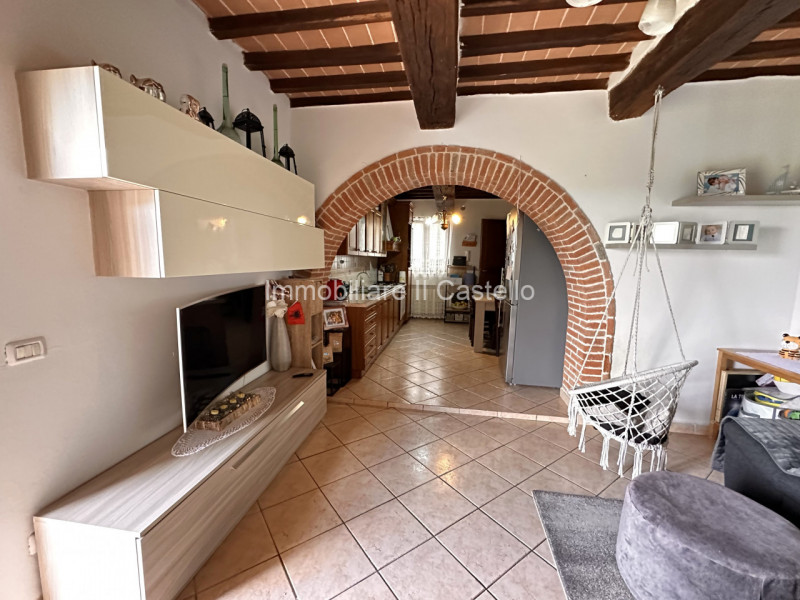 Immagine 4 di Casa bifamiliare in vendita  in VIA NAPOLI a Castiglione Del Lago