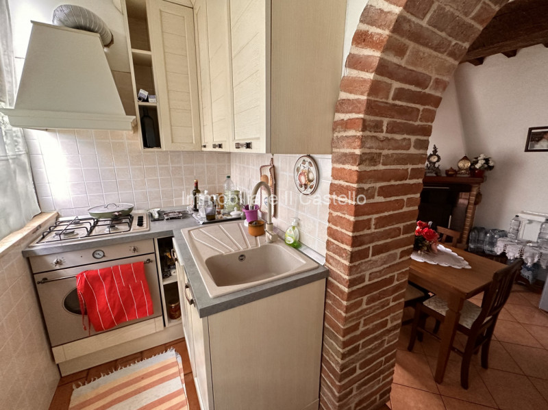 Immagine 7 di Casa bifamiliare in vendita  in VIA NAPOLI a Castiglione Del Lago