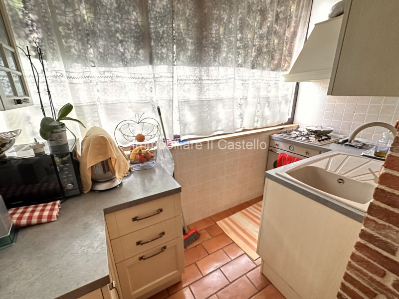 Immagine 8 di Casa bifamiliare in vendita  in VIA NAPOLI a Castiglione Del Lago