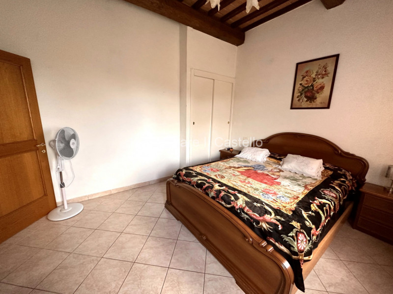 Immagine 10 di Casa bifamiliare in vendita  in VIA NAPOLI a Castiglione Del Lago