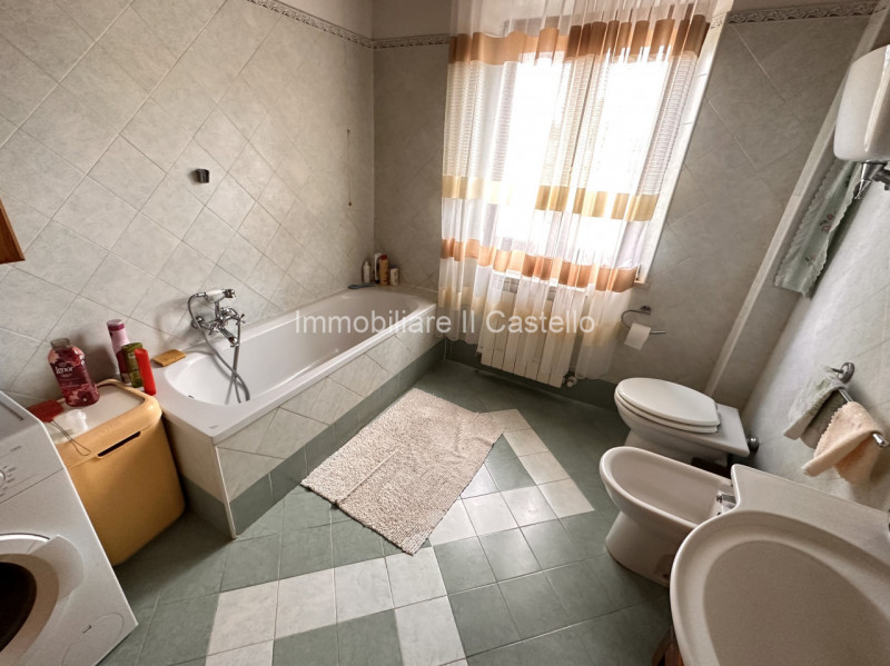 Immagine 15 di Casa bifamiliare in vendita  in VIA NAPOLI a Castiglione Del Lago