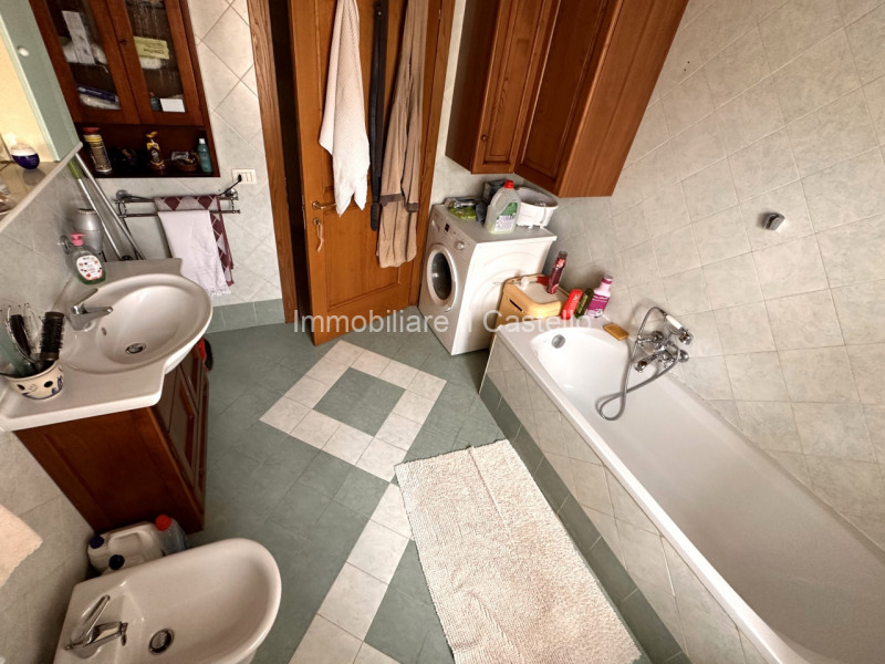 Immagine 17 di Casa bifamiliare in vendita  in VIA NAPOLI a Castiglione Del Lago