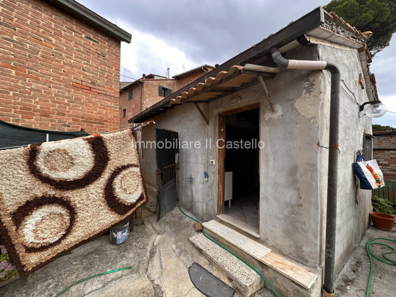 Immagine 43 di Casa bifamiliare in vendita  in VIA NAPOLI a Castiglione Del Lago