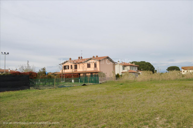 Immagine 4 di Terreno in vendita  a Castiglione Del Lago