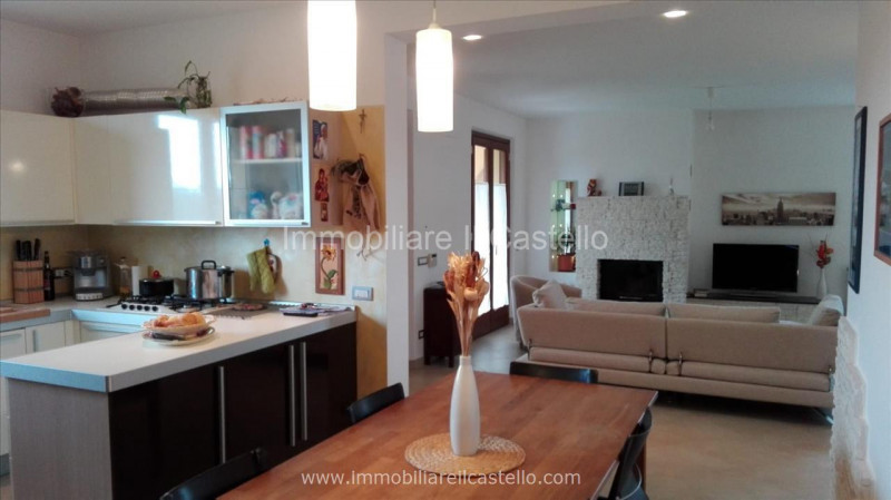 Immagine 3 di Villa in vendita  in VIA VITELLINO a Castiglione Del Lago