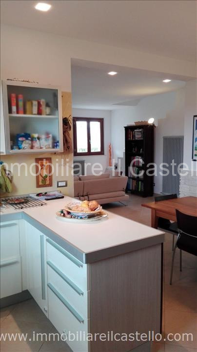 Immagine 5 di Villa in vendita  in VIA VITELLINO a Castiglione Del Lago