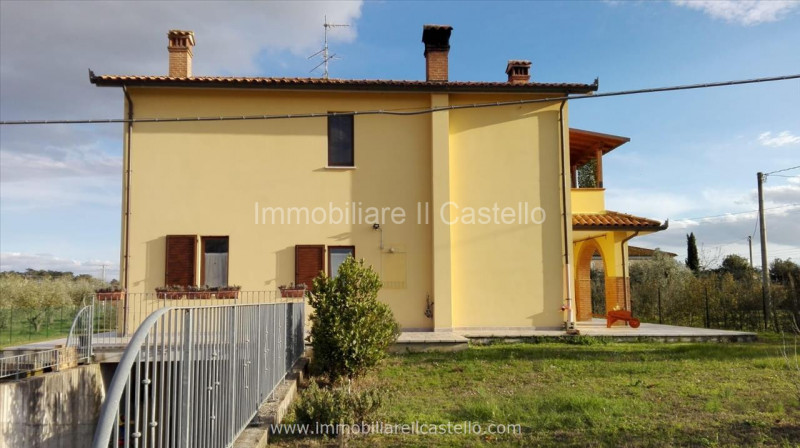 Immagine 21 di Villa in vendita  in VIA VITELLINO a Castiglione Del Lago