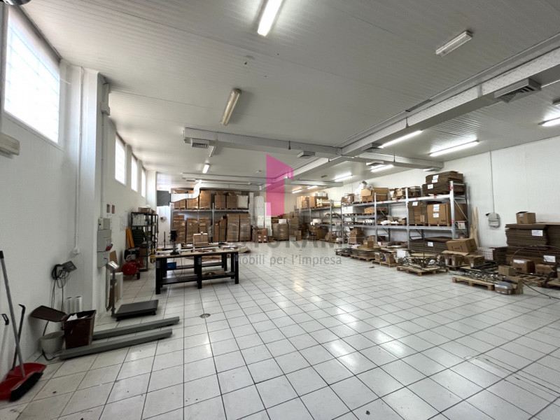 Immagine 4 di Capannone industriale in vendita  in Viale del Lavoro a Vigonza