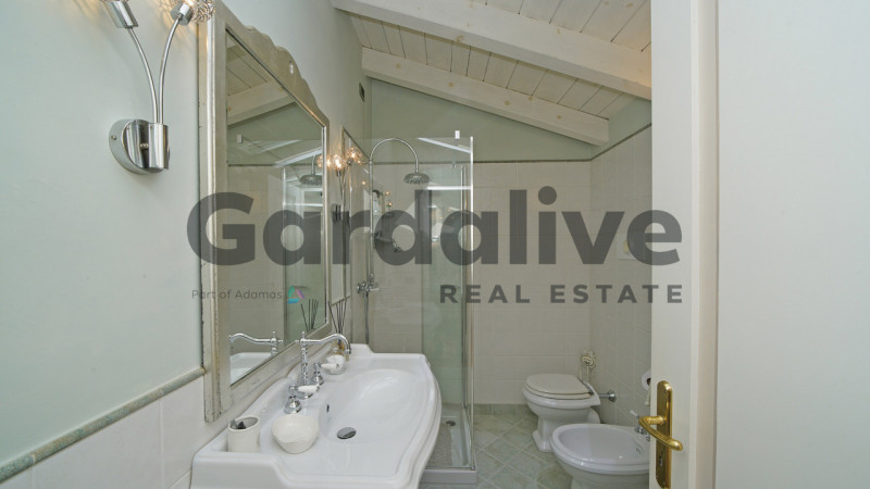 Immagine 22 di Appartamento in vendita  in Via Trevisago, 10 a Soiano Del Lago