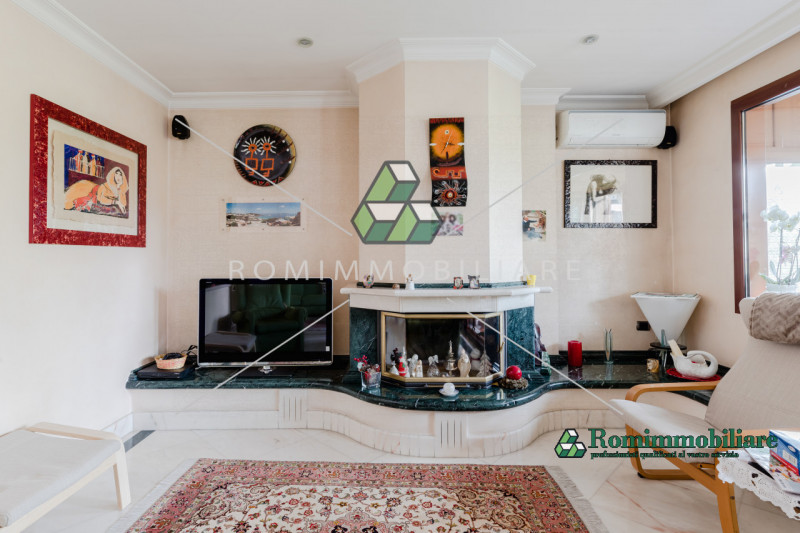 Immagine 2 di Villa in vendita  in Via Pierfranco Bonetti a Roma