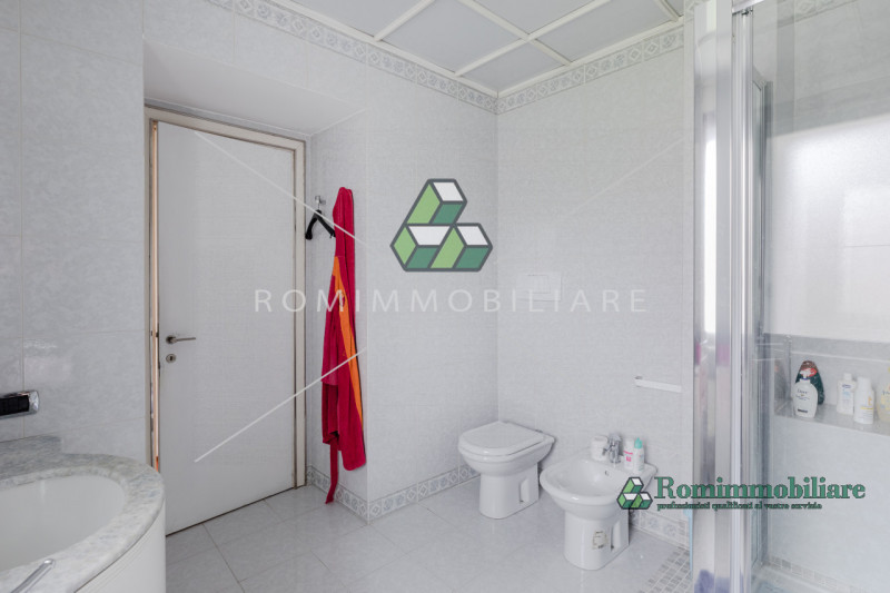 Immagine 15 di Villa in vendita  in Via Pierfranco Bonetti a Roma