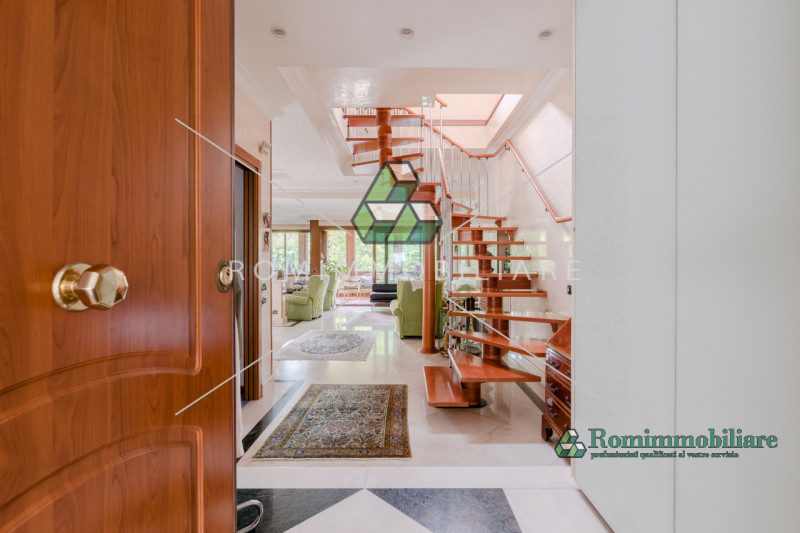 Immagine 23 di Villa in vendita  in Via Pierfranco Bonetti a Roma