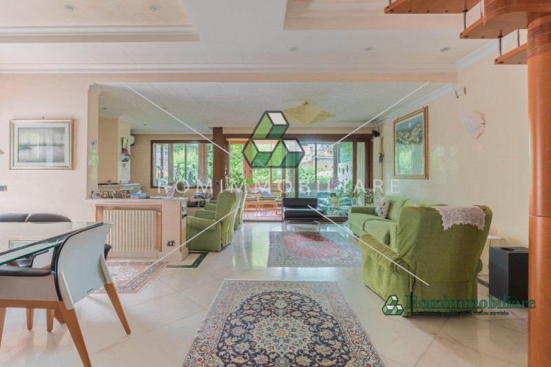 Immagine 26 di Villa in vendita  in Via Pierfranco Bonetti a Roma