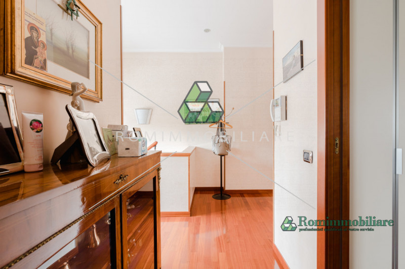 Immagine 41 di Villa in vendita  in Via Pierfranco Bonetti a Roma