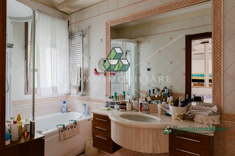 Immagine 45 di Villa in vendita  in Via Pierfranco Bonetti a Roma