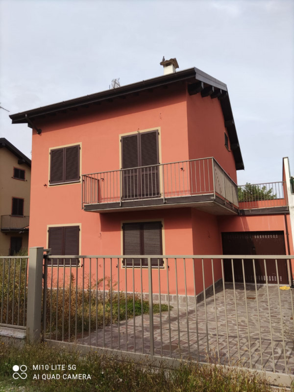 Immagine 5 di Villa in vendita  in via Roma a Bressana Bottarone