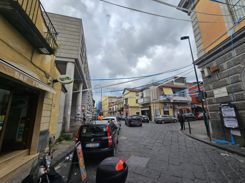 Immagine 3 di Negozio in affitto  in Via Parroco Simeoli a Napoli