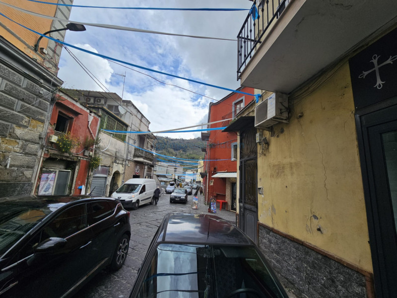 Immagine 4 di Negozio in affitto  in Via Parroco Simeoli a Napoli