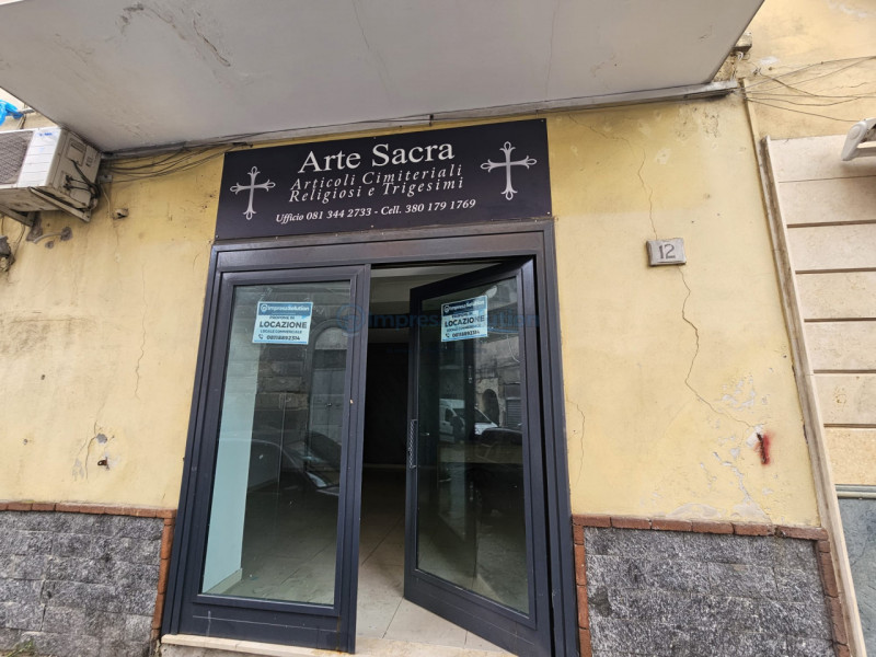 Immagine 5 di Negozio in affitto  in Via Parroco Simeoli a Napoli