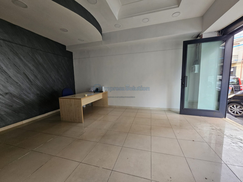 Immagine 7 di Negozio in affitto  in Via Parroco Simeoli a Napoli