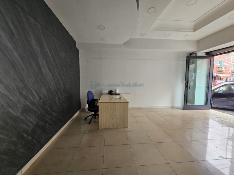 Immagine 9 di Negozio in affitto  in Via Parroco Simeoli a Napoli