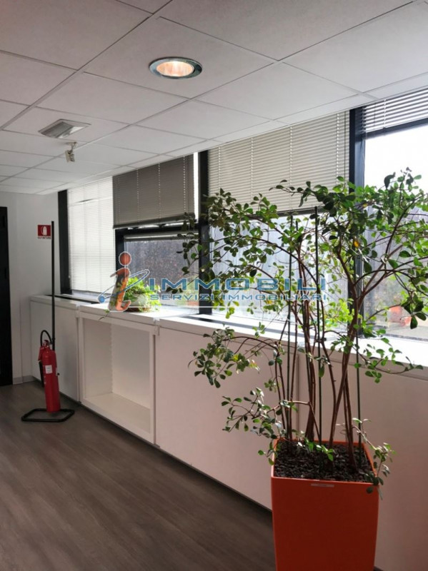 Immagine 2 di Ufficio in affitto  in STRADA 3 a Assago