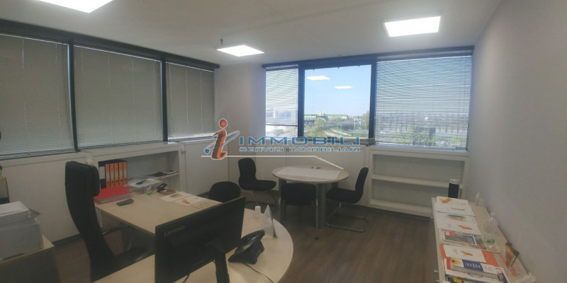 Immagine 6 di Ufficio in affitto  in STRADA 3 a Assago