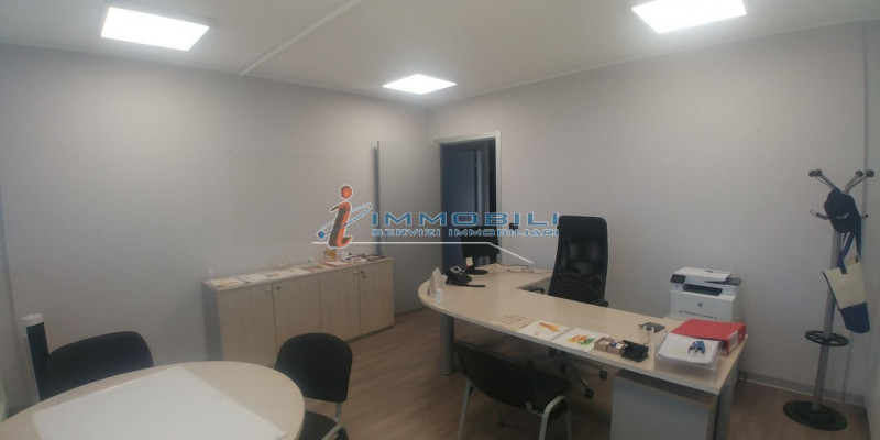 Immagine 8 di Ufficio in affitto  in STRADA 3 a Assago