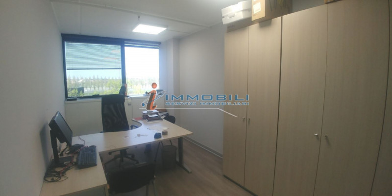 Immagine 14 di Ufficio in affitto  in STRADA 3 a Assago
